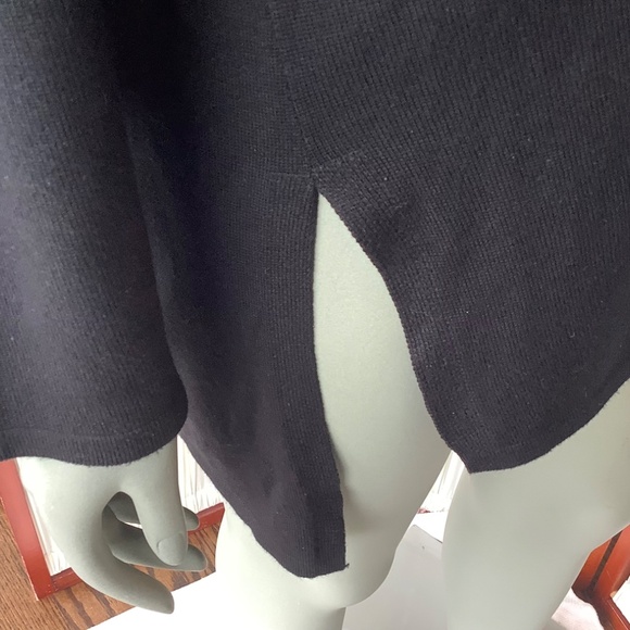 Tahari Womans Black Knit Top Pullover Long Sleeve Side Slits Hi-Low Size 2X - Picture 7 of 9